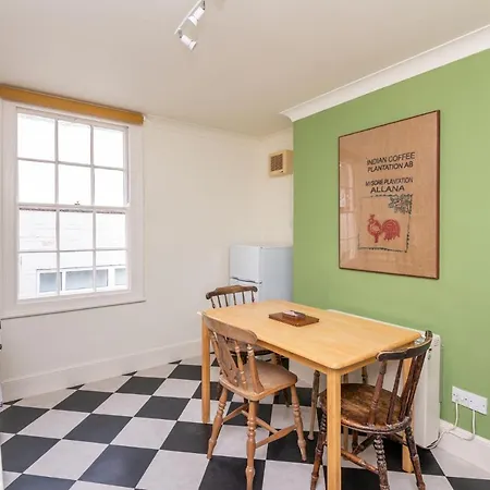 Newly Renovated Centre Flat - Pass The Keys York