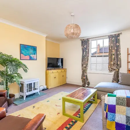 Newly Renovated Centre Flat - Pass The Keys * York