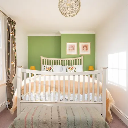 Flat 2 Peter Lane Cosy 1-bed Flat In The Heart Of Centre - Pass The Keys Apartamento *