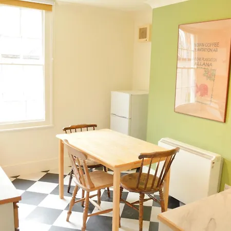 Newly Renovated Centre Flat - Pass The Keys *