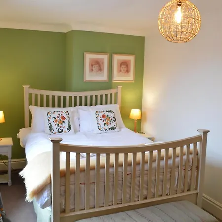 Apartment Newly Renovated Centre Flat - Pass The Keys *