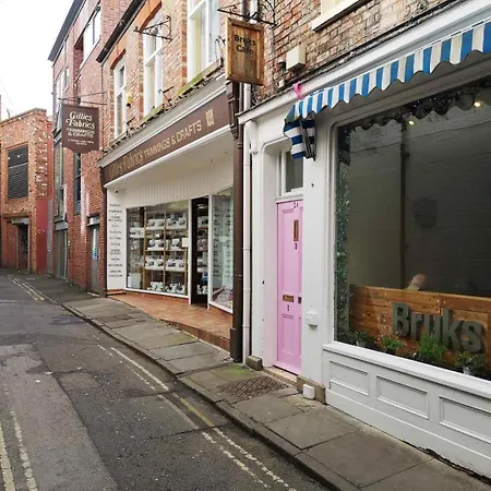 Newly Renovated Centre Flat - Pass The Keys * York