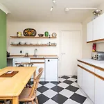Flat 2 Peter Lane Cosy 1-bed Flat In The Heart Of Centre - Pass The Keys *